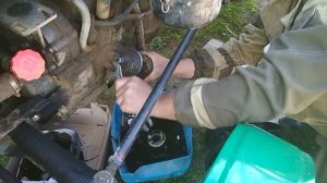 Замена масла в минитракторе (подготовка к сезону).