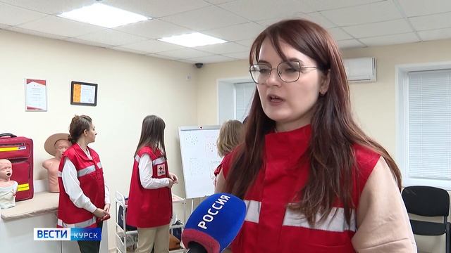 В Курске волонтеры Красного креста обучают оказанию первой помощи. смотреть онлайн