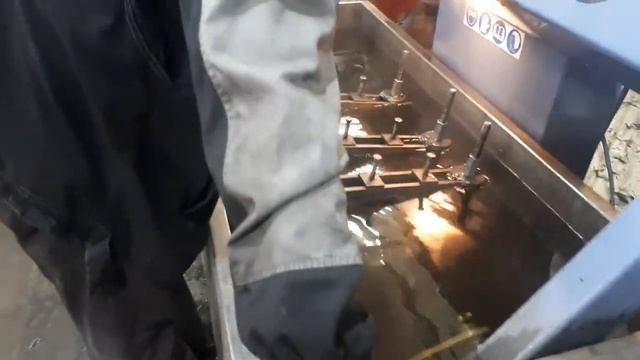 КАК ШЛИФУЮТ ГОЛОВКУ БЛОКА ЦИЛИНДРОВ АВТОМОБИЛЯ ОПРЕССОВКА ШЛИФОВКА ГБЦ смотреть онлайн