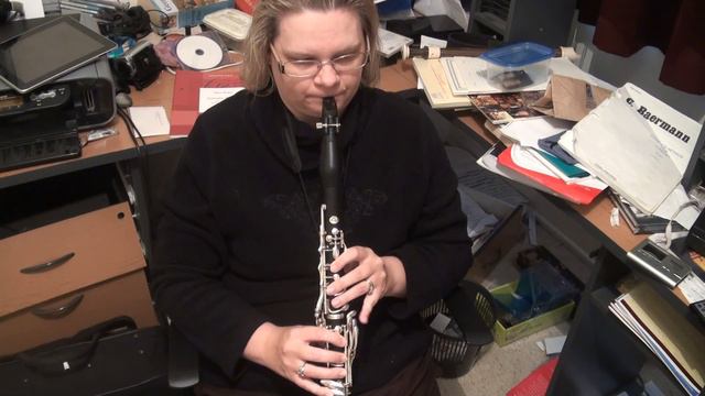 The clarinettist's 30 minute daily warm up with Klose scales смотреть онлайн