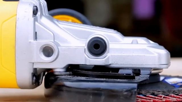 DEWALT DCG405FN-XJ DCG405FN Cordless  Angle Grinder