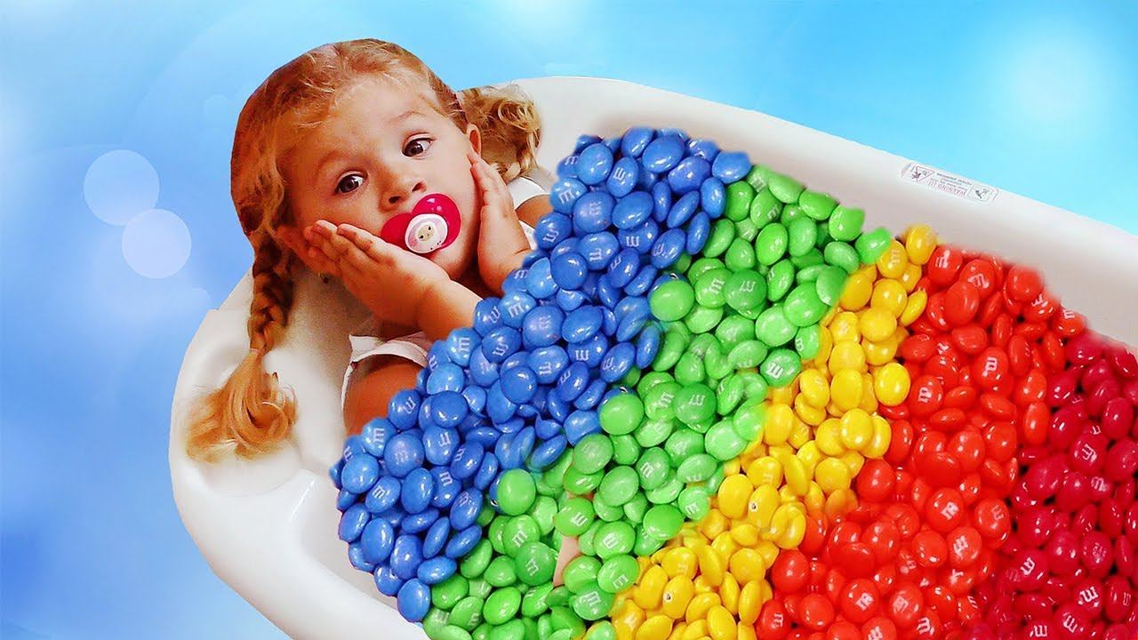 Bad Kid Bath Time in M&M's IRL Kids Learn Colors with Candy, Baby Songs Nursery Rhymes for children смотреть онлайн