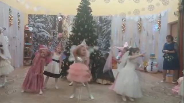 Новогодний утренник в старшей группе Радуга смотреть онлайн