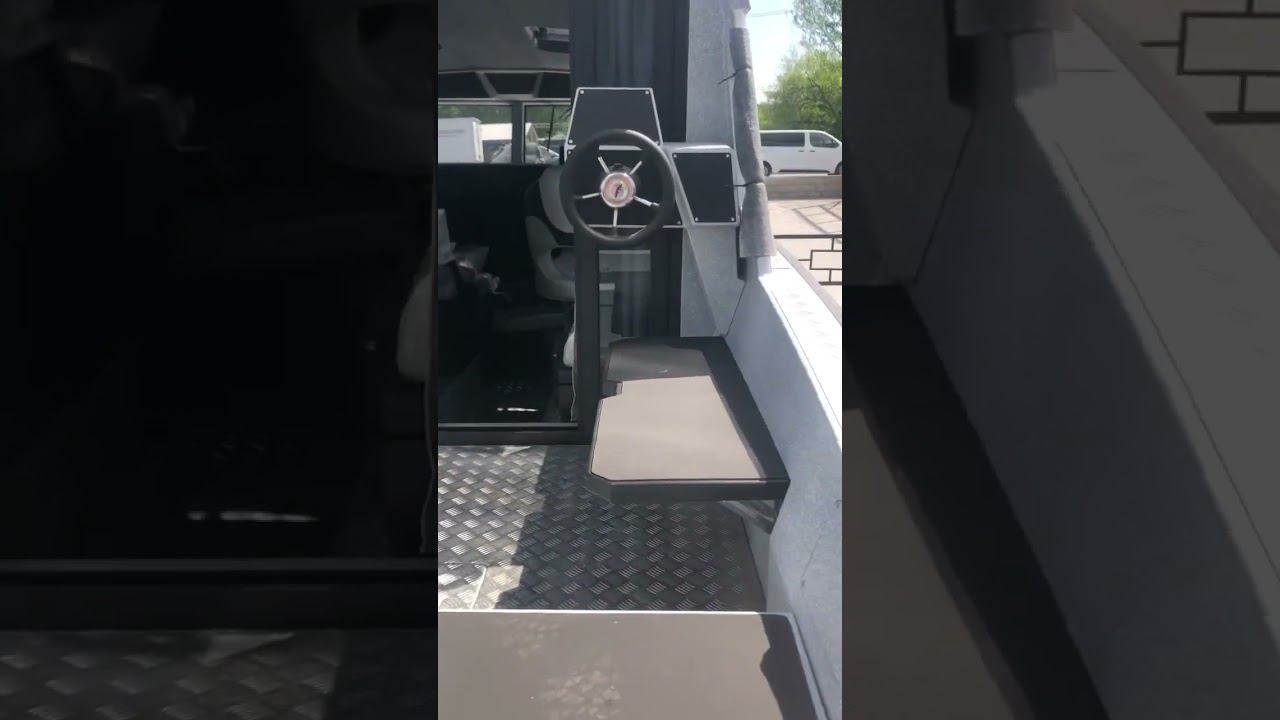 Краткий обзор катера VOLZHANKA VOYAGER 700. Комфортный отдых всей семьей Вам будет обеспечен. смотреть онлайн