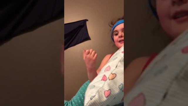 Charlie plays hilarious game of headbands with Mom and has some witty responses смотреть онлайн