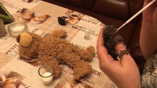 Новорождённый детёныш обезьяны игрунки. Искусственное вскармливание малыша смотреть онлайн