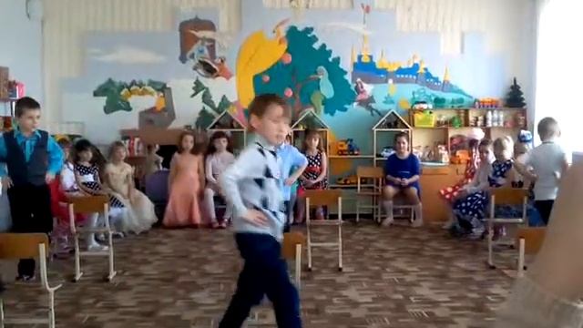 Танец мамам на 8 марта) смотреть онлайн