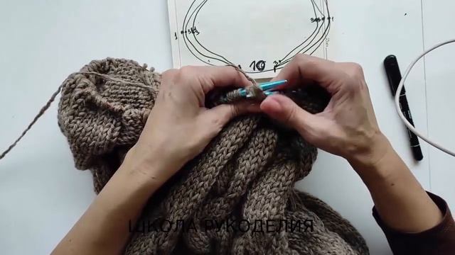 ДЖЕМПЕР ОВЕРСАЙЗ С КОСАМИ СПИЦАМИ. ПОДРОБНЫЙ МАСТЕР-КЛАСС.свитер крупной вязки. .mp4 смотреть онлайн