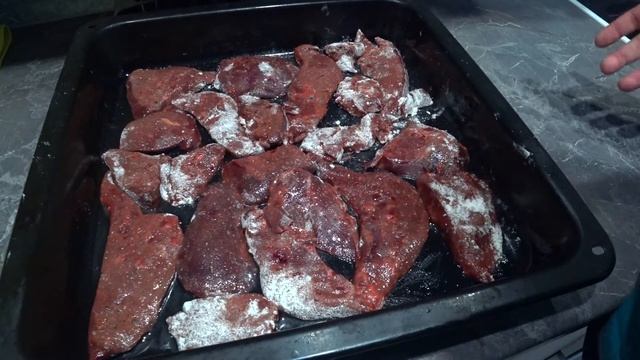 Печень в духовке готовить проще не куда . Печёнка без лишней возни просто и вкусно . смотреть онлайн