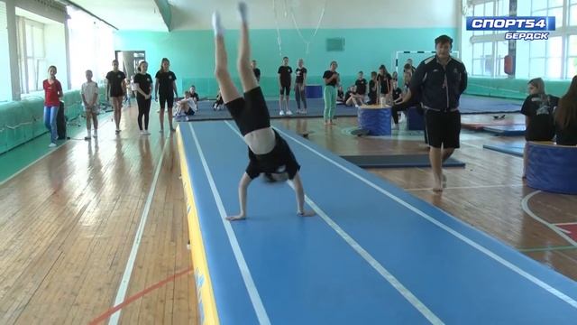 "Спорт Junior" в гостях у команды по чир-спорту "Акулы". смотреть онлайн