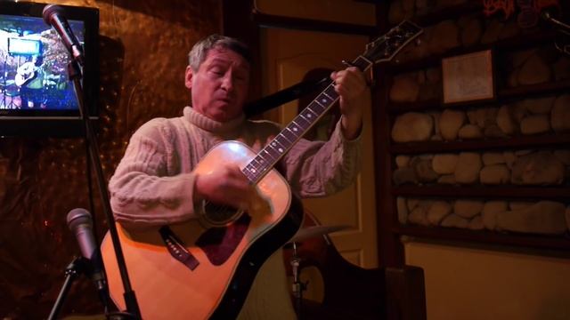 Сергей Васильев - уличный музыкант (выступление в одном из клубов на подоле) 3 смотреть онлайн