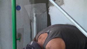 Установка уголков с сеткой на углах дома, Мокрый фасад СФТК Ceresit