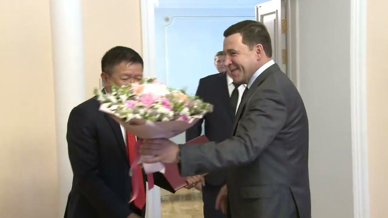 Губернатор поблагодарил генконсула Вьетнама за укрепления сотрудничества со Свердловской областью смотреть онлайн