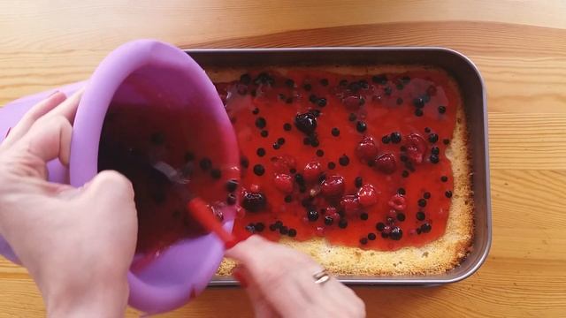 CIASTO Z SERKIEM HOMOGENIZOWANYM I GALARETKĄ z malinami mrożonymi | Biszkopt z galaretką i owocami смотреть онлайн