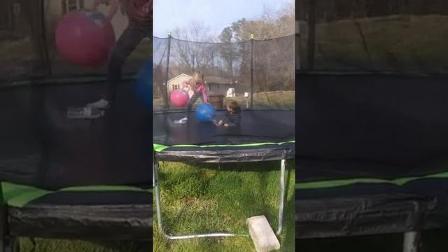 Bouncy balls on the trampoline смотреть онлайн