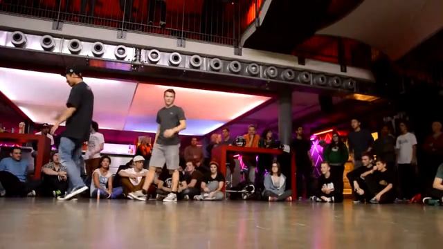 Это ТАНЦЕВАЛЬНЫЙ БАТЛ! Смотри, как танцуют верхний брейк смотреть онлайн