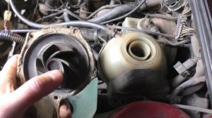 Как НЕ ПЕРЕГРЕТЬ двигатель. Как проверить водяную помпу насос охлаждения