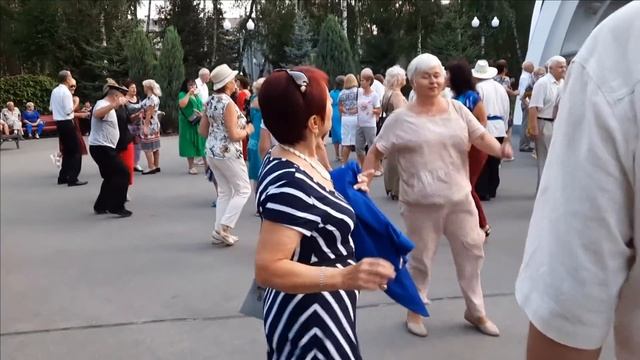 А КОГДА НА МОРЕ КАЧКА И БУШУЕТ УРАГАН смотреть онлайн
