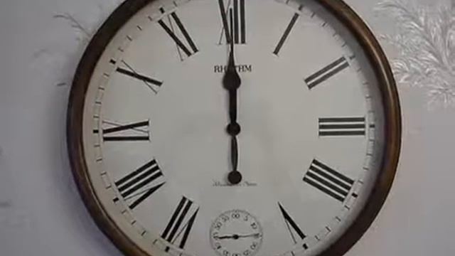 Настенные часы Rhythm CMH721CR06 смотреть онлайн