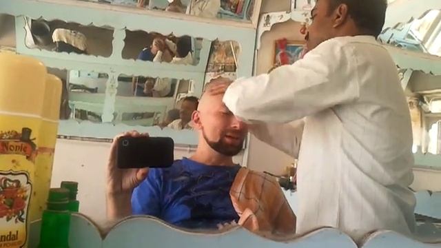 Индийский цирюльник делает мне массаж смотреть онлайн