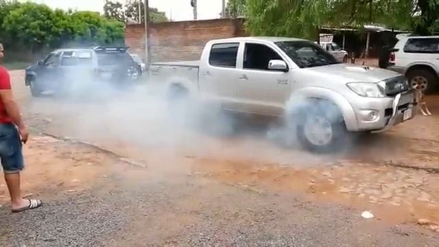 Toyota Hilux Vs. Nissan Terrano Pathfinder