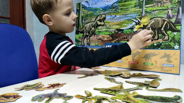 Ярик и Артем: настольная игра и рассказ о динозаврах смотреть онлайн