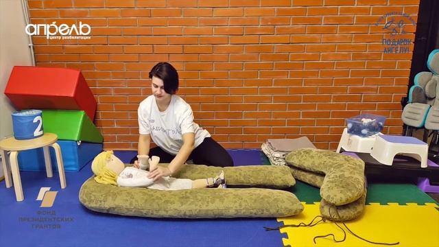 Поза "лёжа" на подушке смотреть онлайн