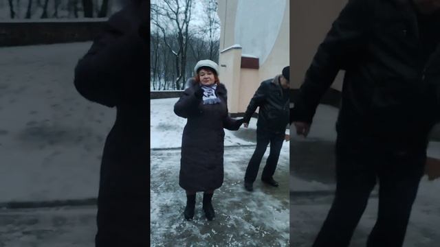 Первые снежинки......10.12.22 Гомель парк Луначарского ? смотреть онлайн