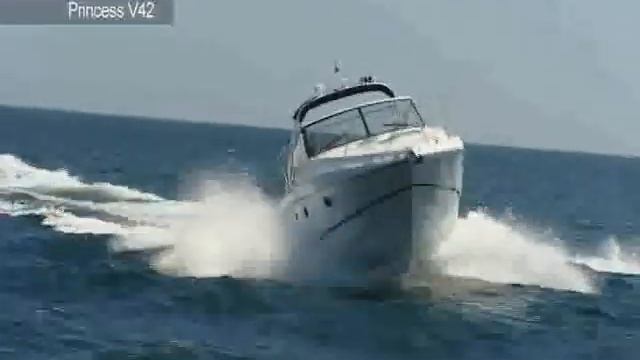 Моторная яхта Princess V42 смотреть онлайн