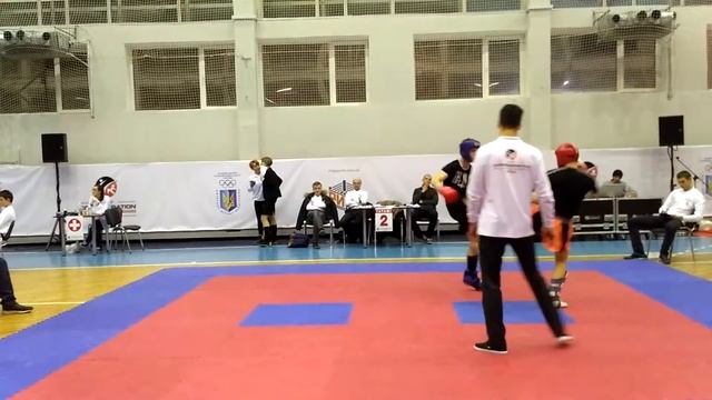 Киев. WTKA. Лоу-кик-лайт. 1/2. Павел Сивков. Бой с переломом смотреть онлайн