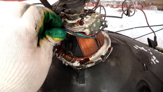 ЛАЗАЯ ПО МУСОРКАМ РОССИИ ПОИСК МЕТАЛЛОЛОМА БЕЗ МЕТАЛЛОИСКАТЕЛЯ НА СВАЛКЕ КАК ЗАРАБОТАТЬ ДЕНЬГИ? #17 смотреть онлайн