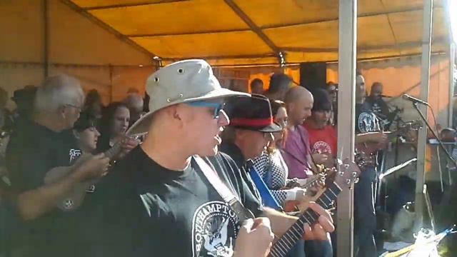 Southampton Ukulele Jam Paint it Black at the Pumpkin Fest. смотреть онлайн