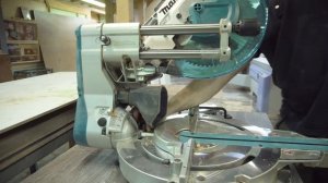 Торцовочная пила Makita LS1219L
