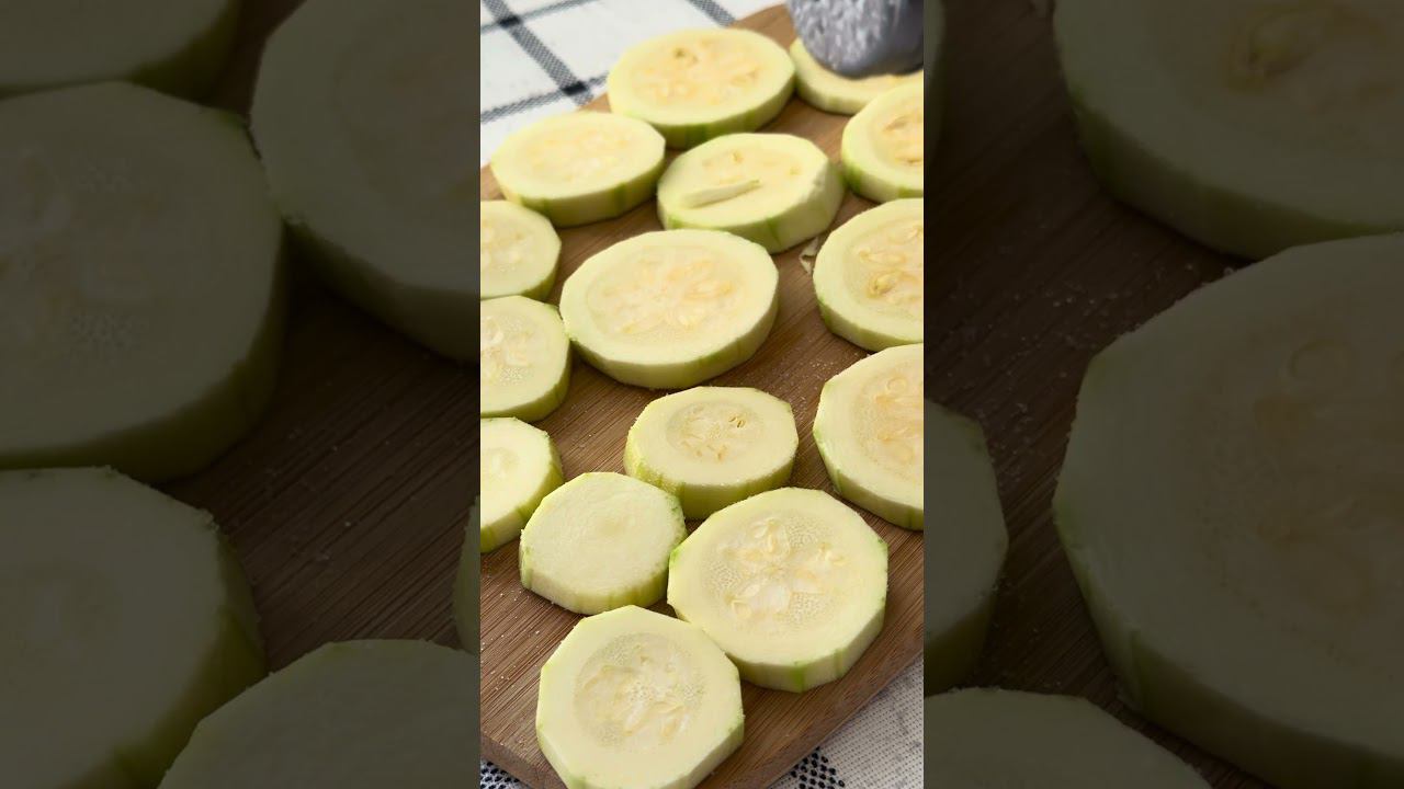 Хрустящие кабачки! Нашли лайфхак в интернете - проверяем! Пробовали так? Без брызг и сгоревшей муки! смотреть онлайн