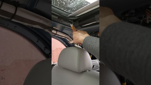 Устраняем посторонние звуки люка AUDI Q5 2012-2016.