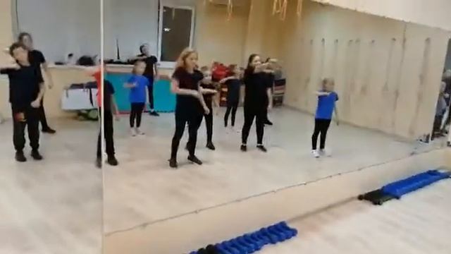 Отработка под счёт. Уличные танцы 6-13 лет. смотреть онлайн