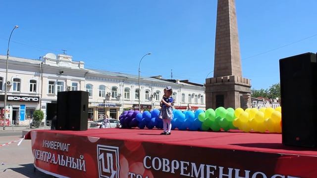 «Берегите, пожалуйста, детство» (С. Карпук) Читает Ушакова Маргарита. 4 года. смотреть онлайн