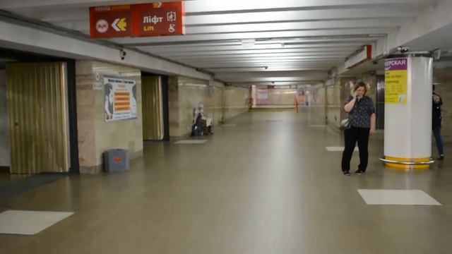 П/п к ст. м. «Кунцевщина». Вход-выход в сторону м-на «Serge». ➤ СВЕТОВАЯ ПАНЕЛЬ ➤ РЕКЛАМА В МЕТРО смотреть онлайн