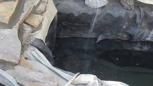 Строительство домашнего пруда .Видео №3. Обустройство берега и залив смотреть онлайн