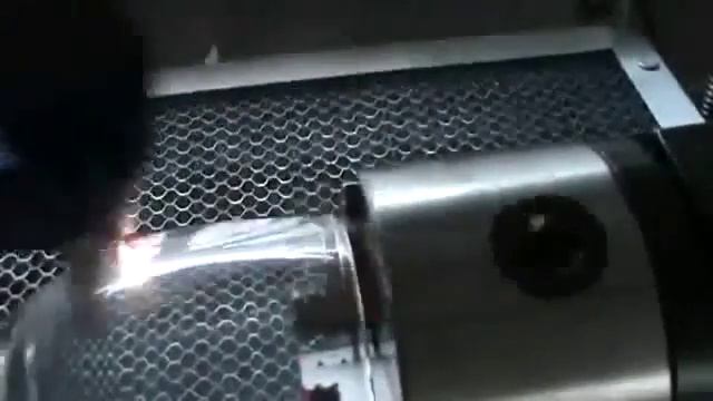 CO2 laser engraving machine on glass cup/лазерный станок для гравировки стаканы смотреть онлайн
