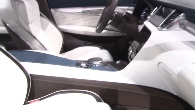 Infiniti QX50 Has a Commanding Presence - NAIAS 2017 смотреть онлайн