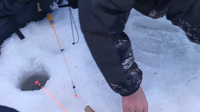 Рыбалка на острове Сахалин! ловим корюшку на озере(3) смотреть онлайн
