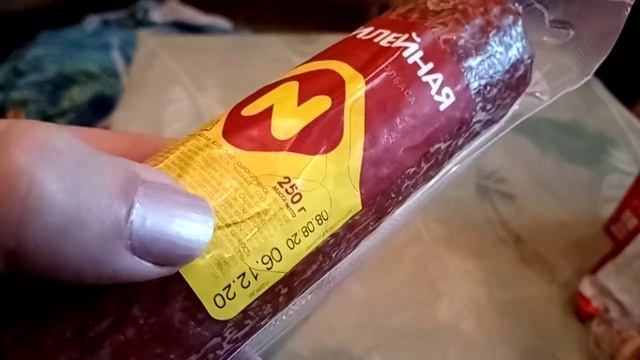 Купила в Пятерочке выгодно копченую колбасу юбилейная по акции 1+1, показываю состав колбаски смотреть онлайн