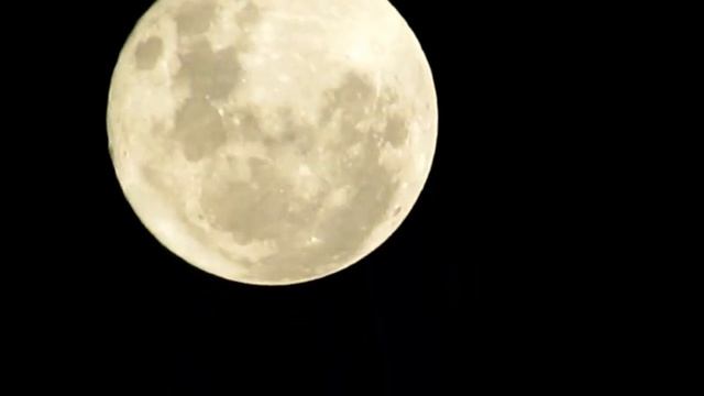 ZOOOM DE LA LUNA EN CASA CANON SX30 IS смотреть онлайн