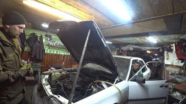 В поисках ИСКРЫ - Мерседес 124 4 ЧАСТЬ/ НАТЯЖИТЕЛЬ ЦЕПИ 102 мотор - КАК ЖЕ ОН РАБОТАЕТ?! смотреть онлайн