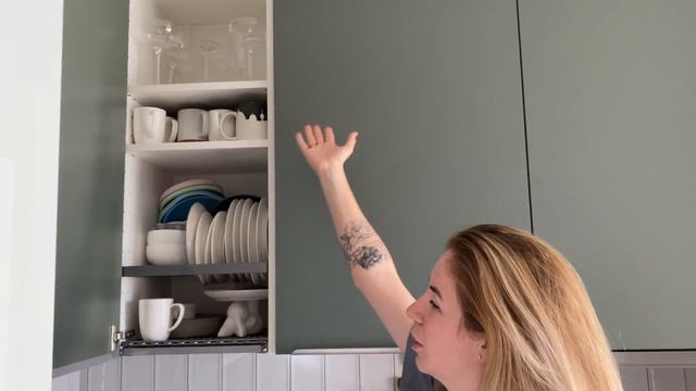 Обзор небольшой кухни 8,5 м2. Как удалось разместить все нужное... смотреть онлайн