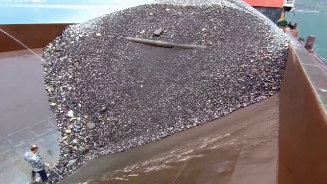 Строительство разгрузка баржи со щебнём смотреть онлайн