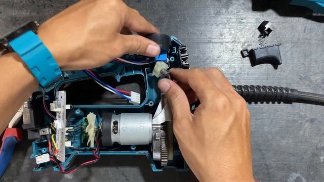 How to repair Makita Cordless Inflator 18V DMP180 смотреть онлайн