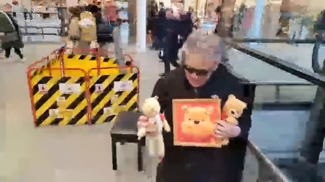 LIVE - Brendan Kavanagh And A Piano - Kings Cross St Pancras Station - Will The CCP Show Up!