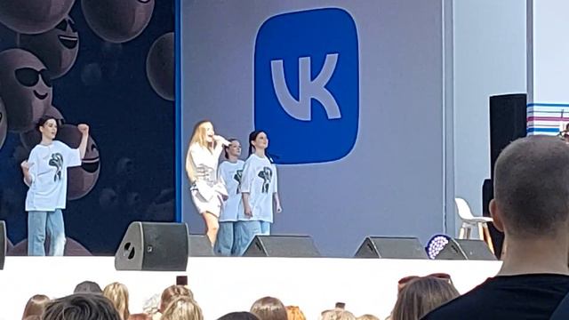 @MILANASTARR@vk_fest MILANA STAR - А мне (ВК Фест 2023 Спб/VK Fest 2023 Spb) смотреть онлайн